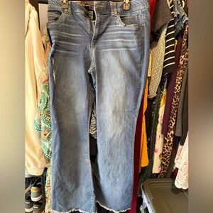 Democracy Size 14 “Ab” Technology Straight Leg Jeans Light Wash Raw Hem